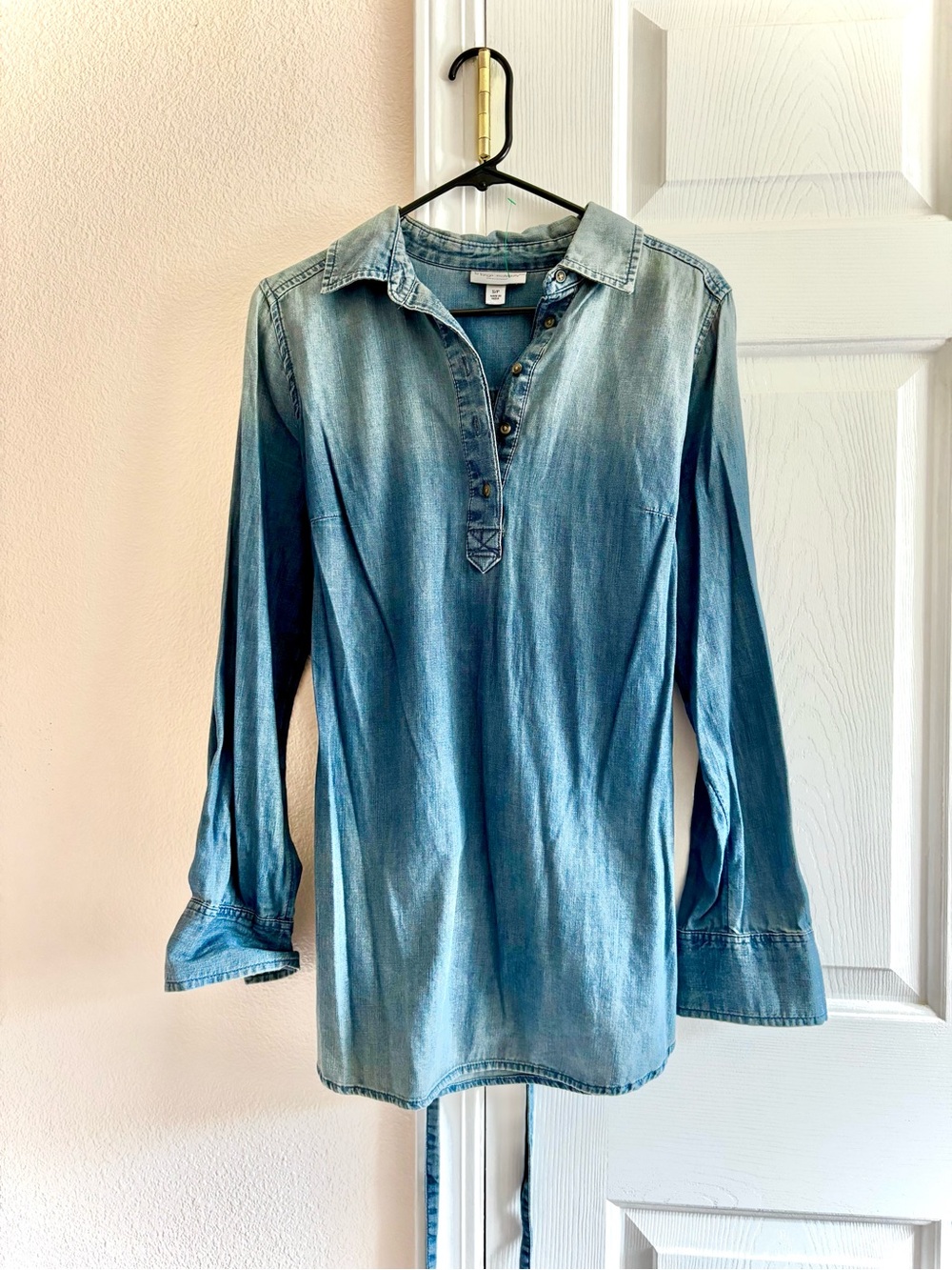 Liz Lange Maternity Small Blue Solid Denim Collared Long Sleeve Tunic Women